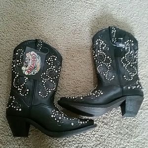 Rocking Country Cowgirl boots!